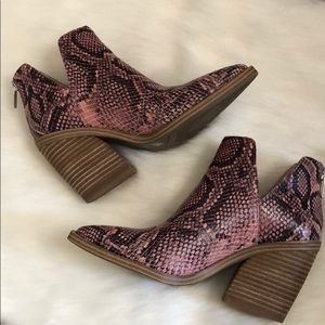 Vince Camuto Snake Booties Size 6 Rosewood